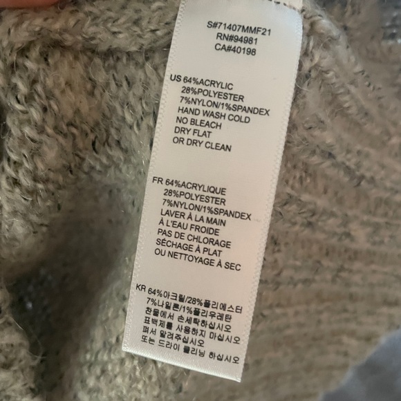 LAST CHANCE-MOVING❌ EUC Gray V neck Sweater - Picture 4 of 4